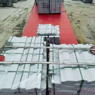 吴忠 芝麻白仿形加直形路沿石出货日常