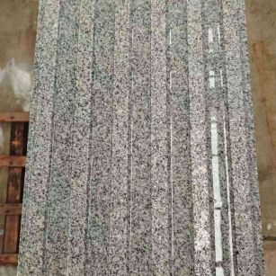 吴忠 芝麻白花岗岩荔枝面雕刻盲道，盲条