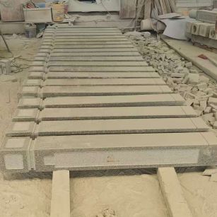 吴忠 芝麻白异形加工雕刻-栏杆大柱，方柱