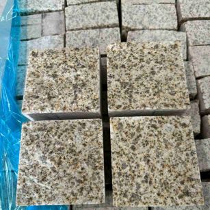 吴忠 黄金麻花岗岩自然面小方块，弹石，马蹄石等