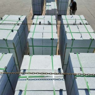 吴忠 芝麻白花岗岩5公分地铺石 花岗岩厂家工厂装车日常