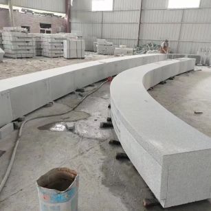 吴忠芝麻白花岗岩石板材 园林光面弧形坐凳