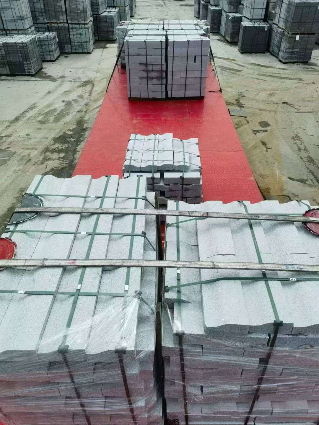 吴忠 芝麻白仿形加直形路沿石出货日常