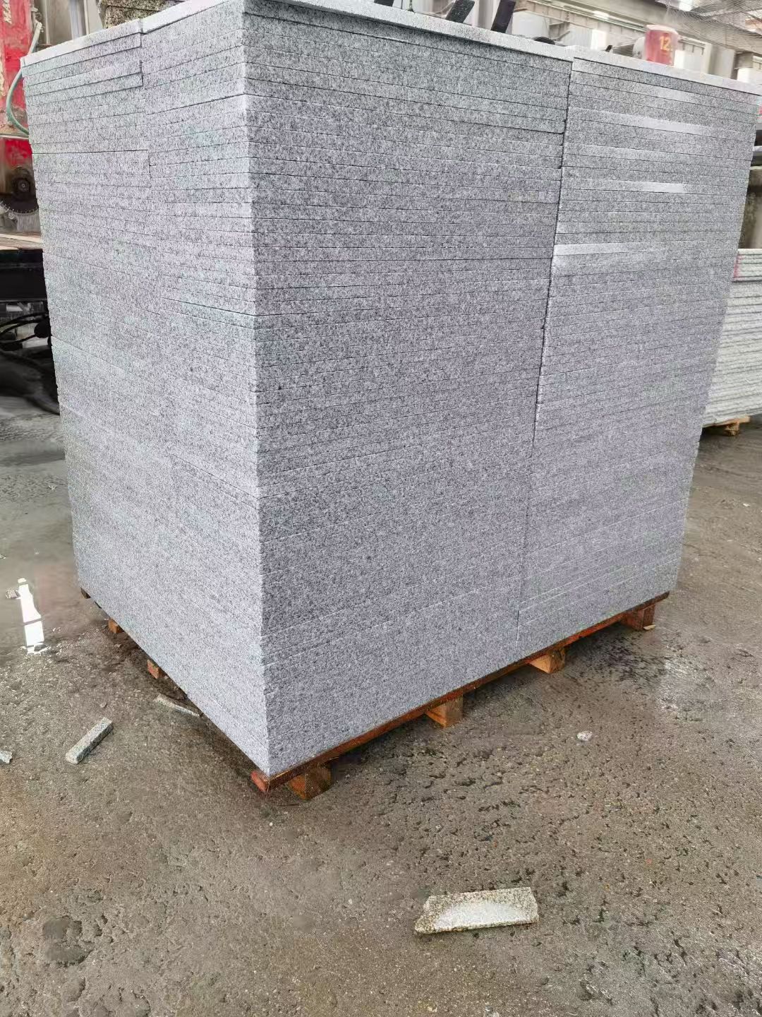 吴忠 芝麻白火烧面1.8厚300*600地铺石，尺寸标准，厚薄均匀