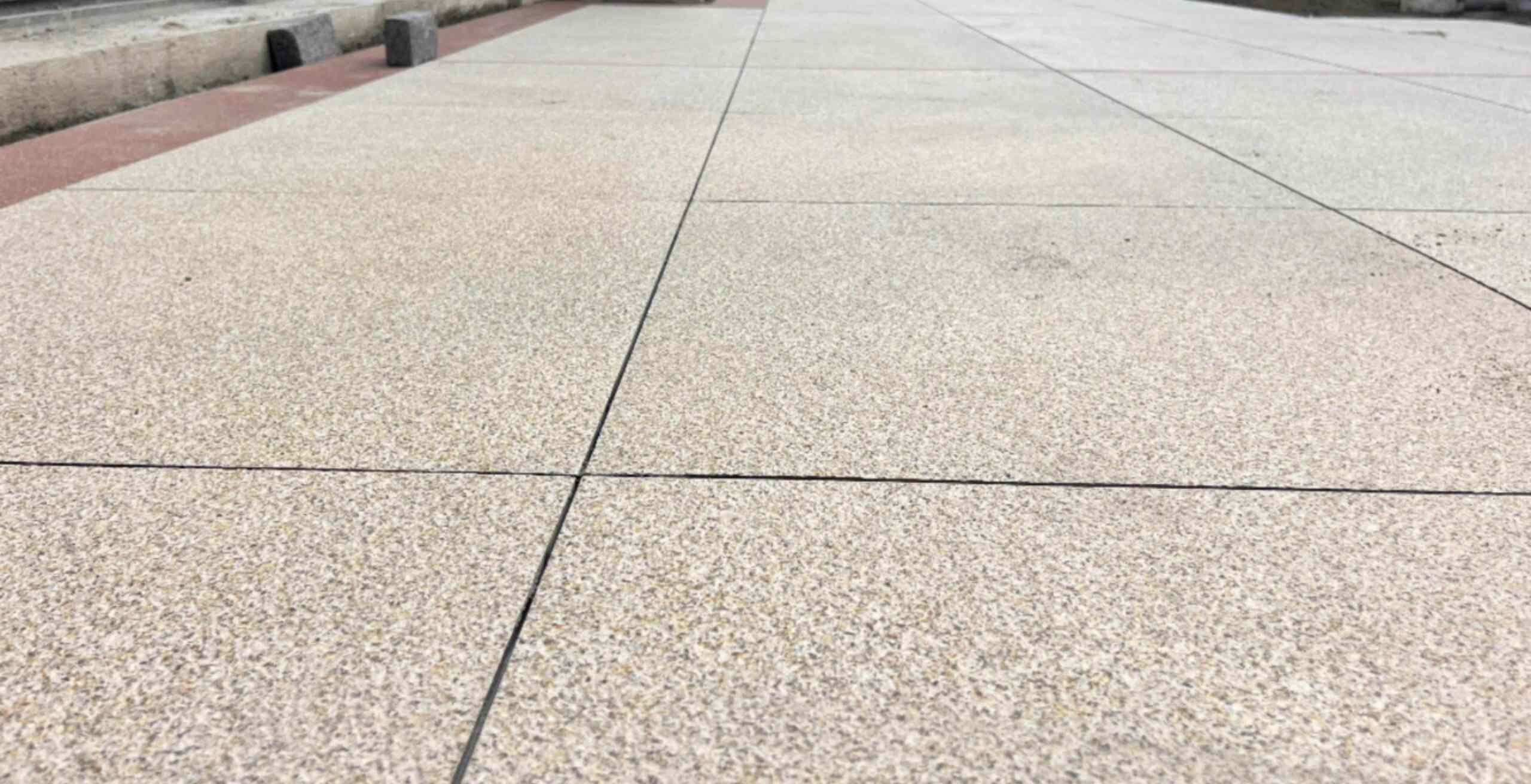 吴忠 黄金麻花岗岩石板材荔枝面地面铺装效果