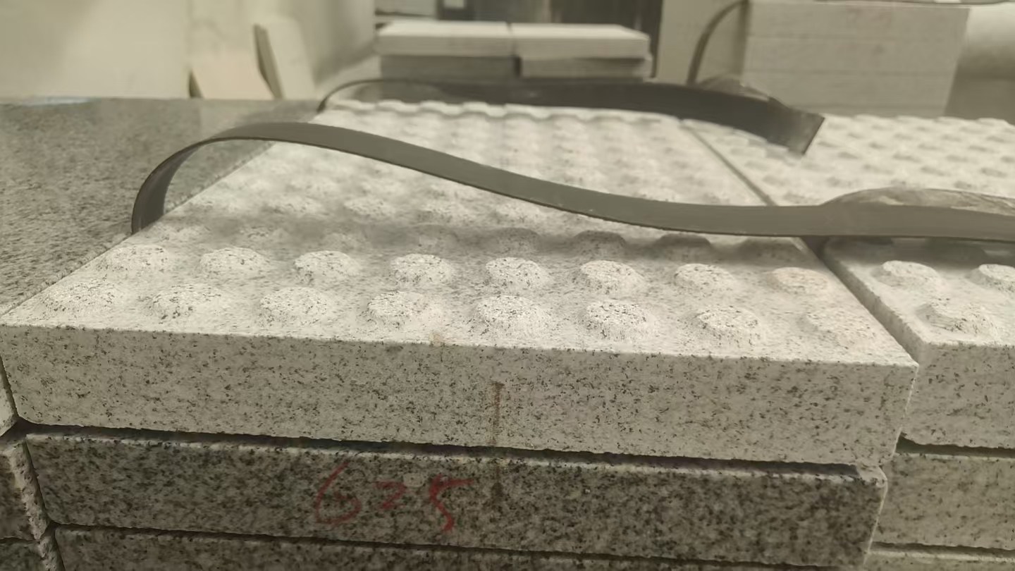 吴忠 芝麻白花岗岩6.0公分荔枝面五轴加工雕刻盲点