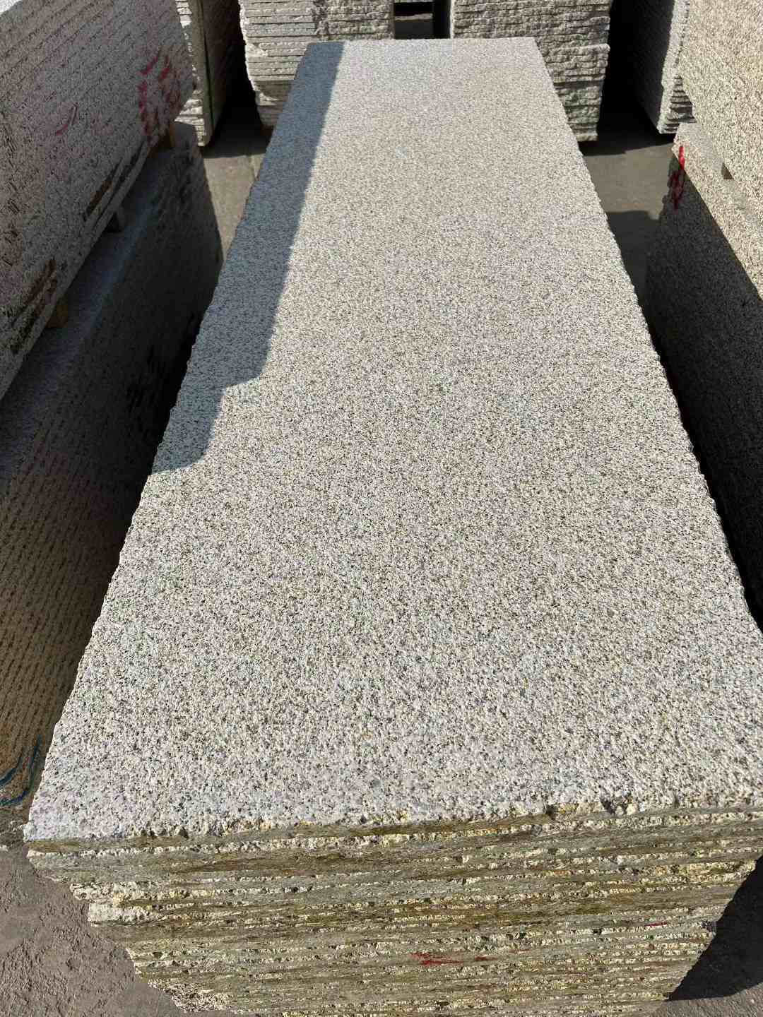 吴忠 黄金麻花岗岩荔枝面毛板，半成品