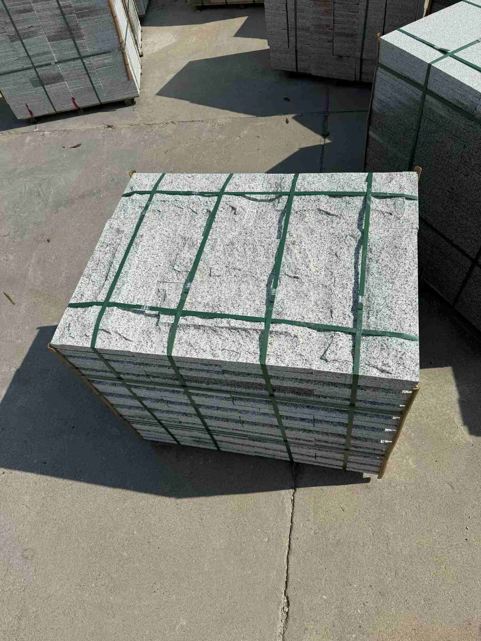 吴忠 白麻花岗岩石材自然面蘑菇石成品