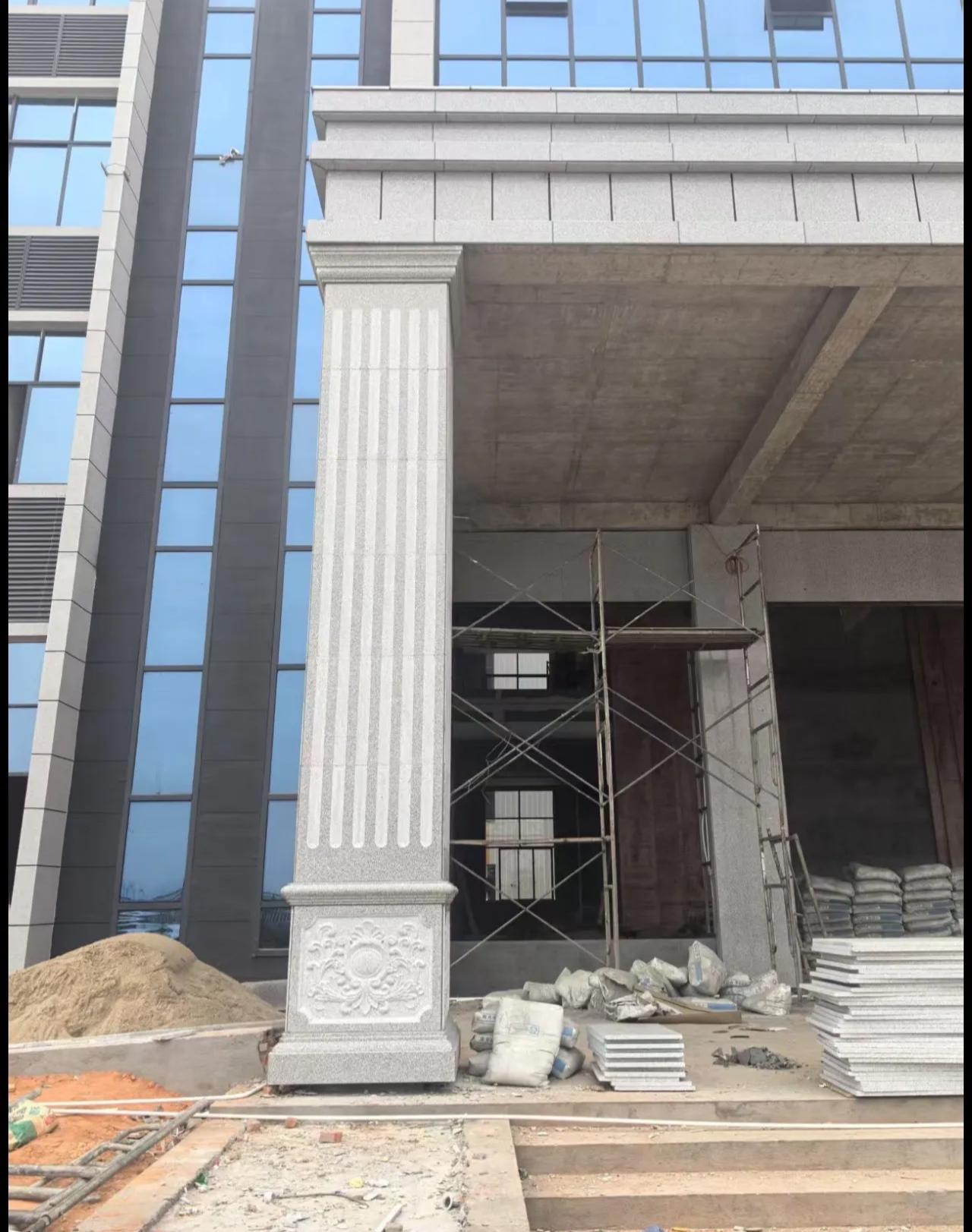 吴忠 芝麻白光面花岗岩门楼大柱（罗马柱）配雕花底座