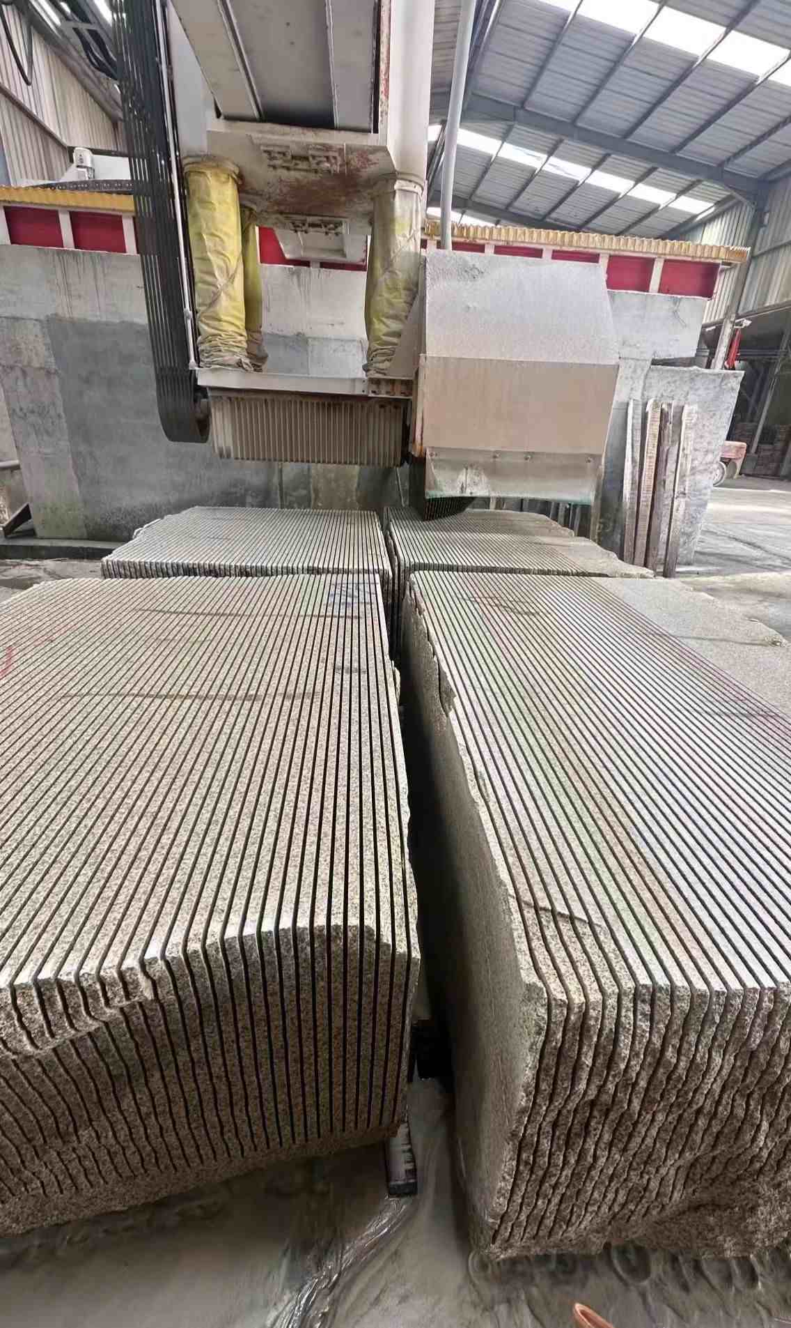 吴忠 车间生产日常，黄金麻白麻花岗岩