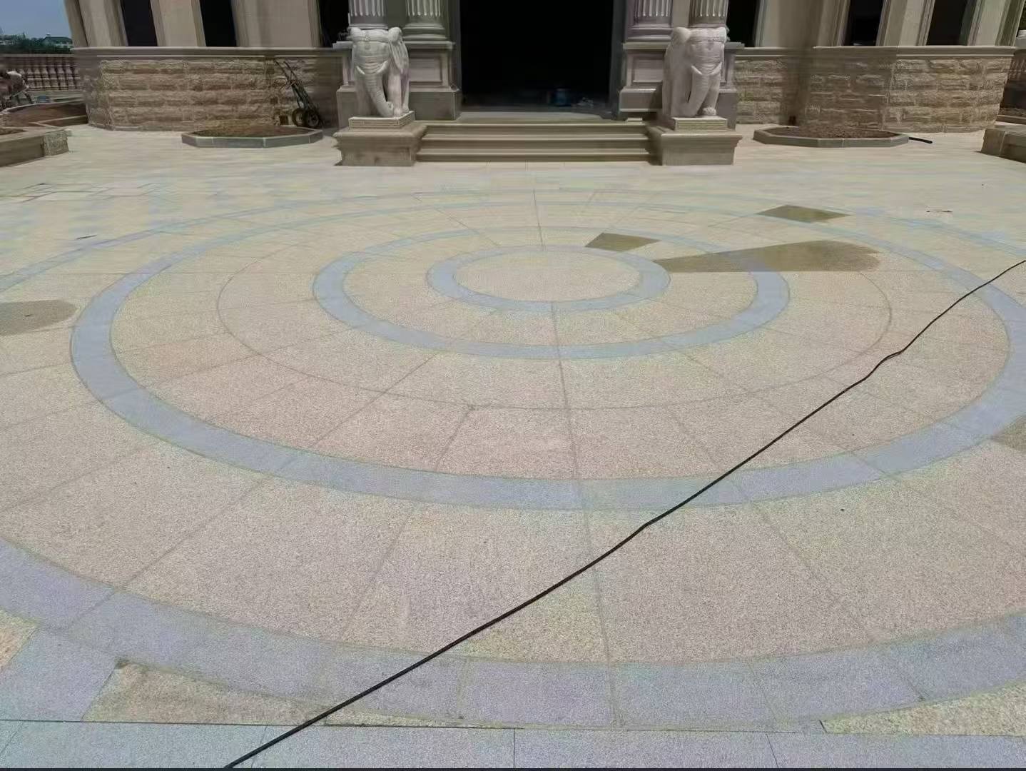 吴忠 黄金麻芝麻灰花岗岩石材地铺拼接效果