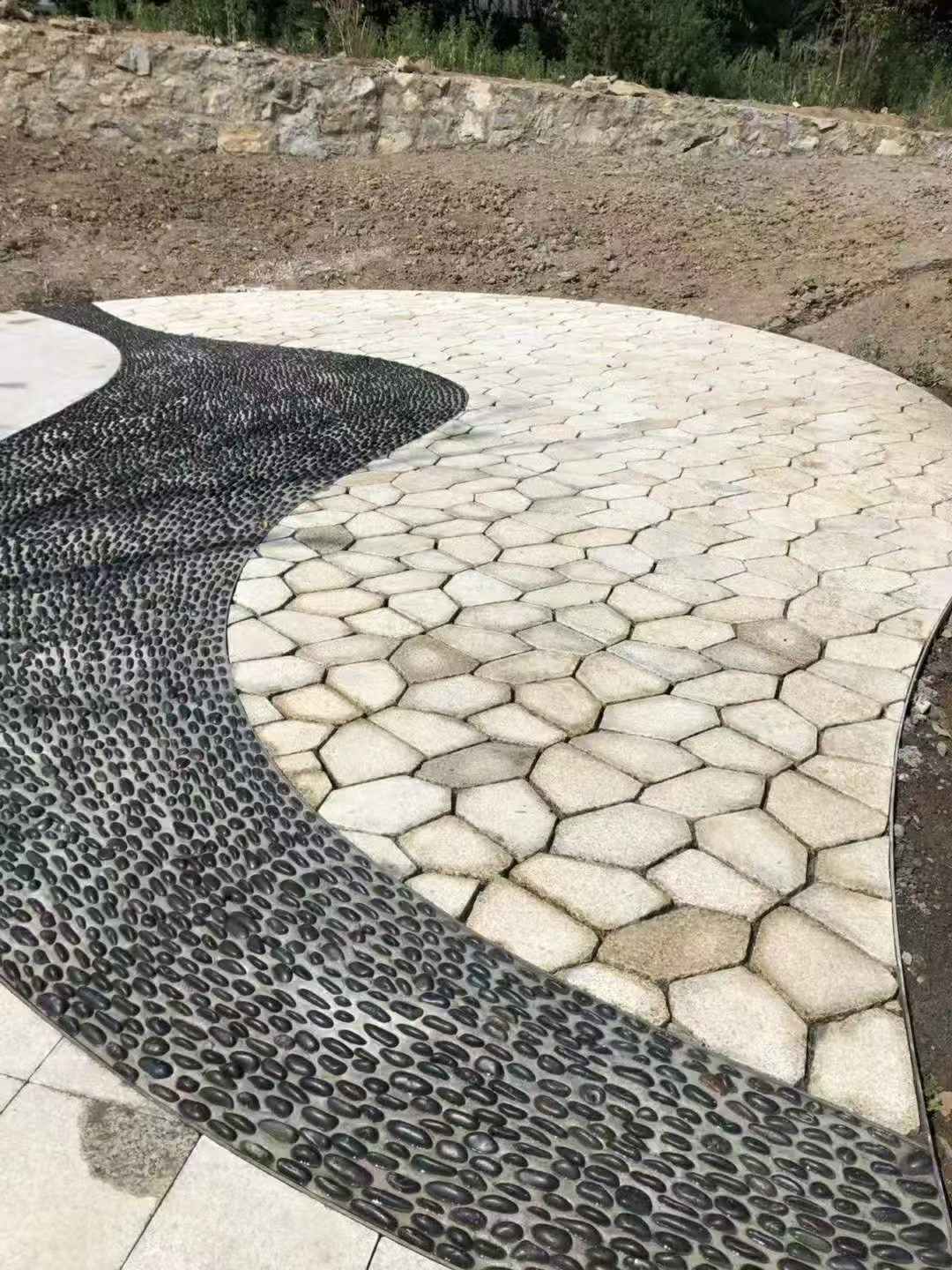 吴忠 黄金麻冰裂纹地铺石工地铺装案例