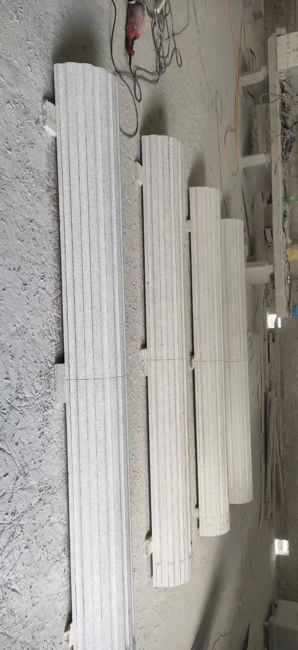 吴忠 花岗岩厂家带你看白麻花岗岩门楼大柱柱皮