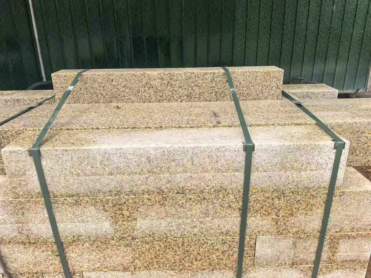 吴忠 黄金麻花岗岩石材机切面栏杆料半成品