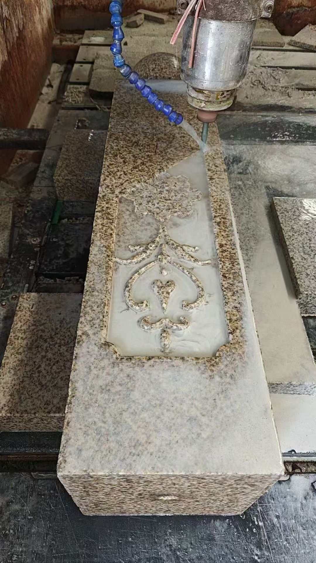 吴忠 黄金麻花岗岩异形加工雕刻栏杆大柱