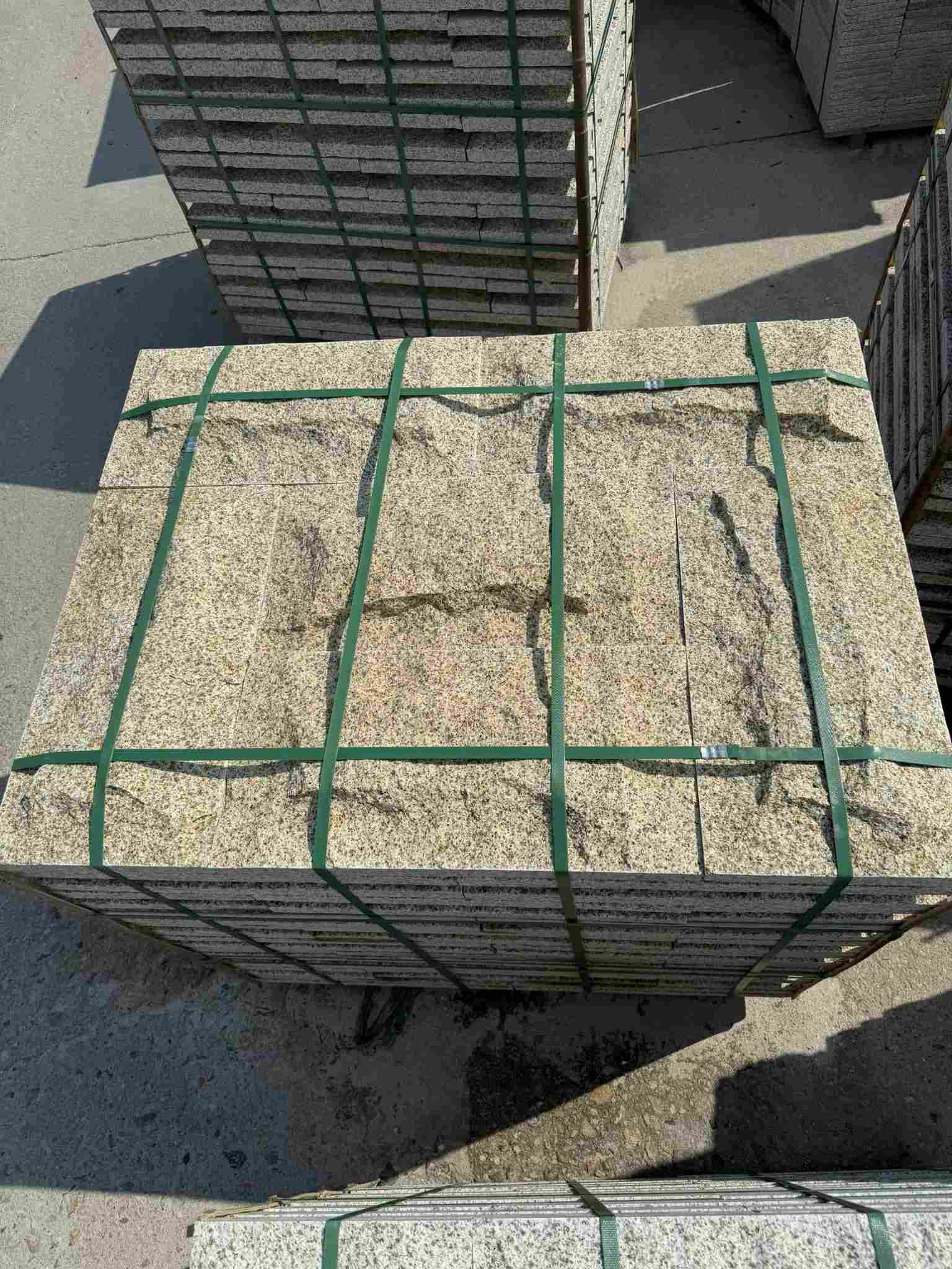 吴忠 黄金麻花岗岩石材自然面蘑菇石成品