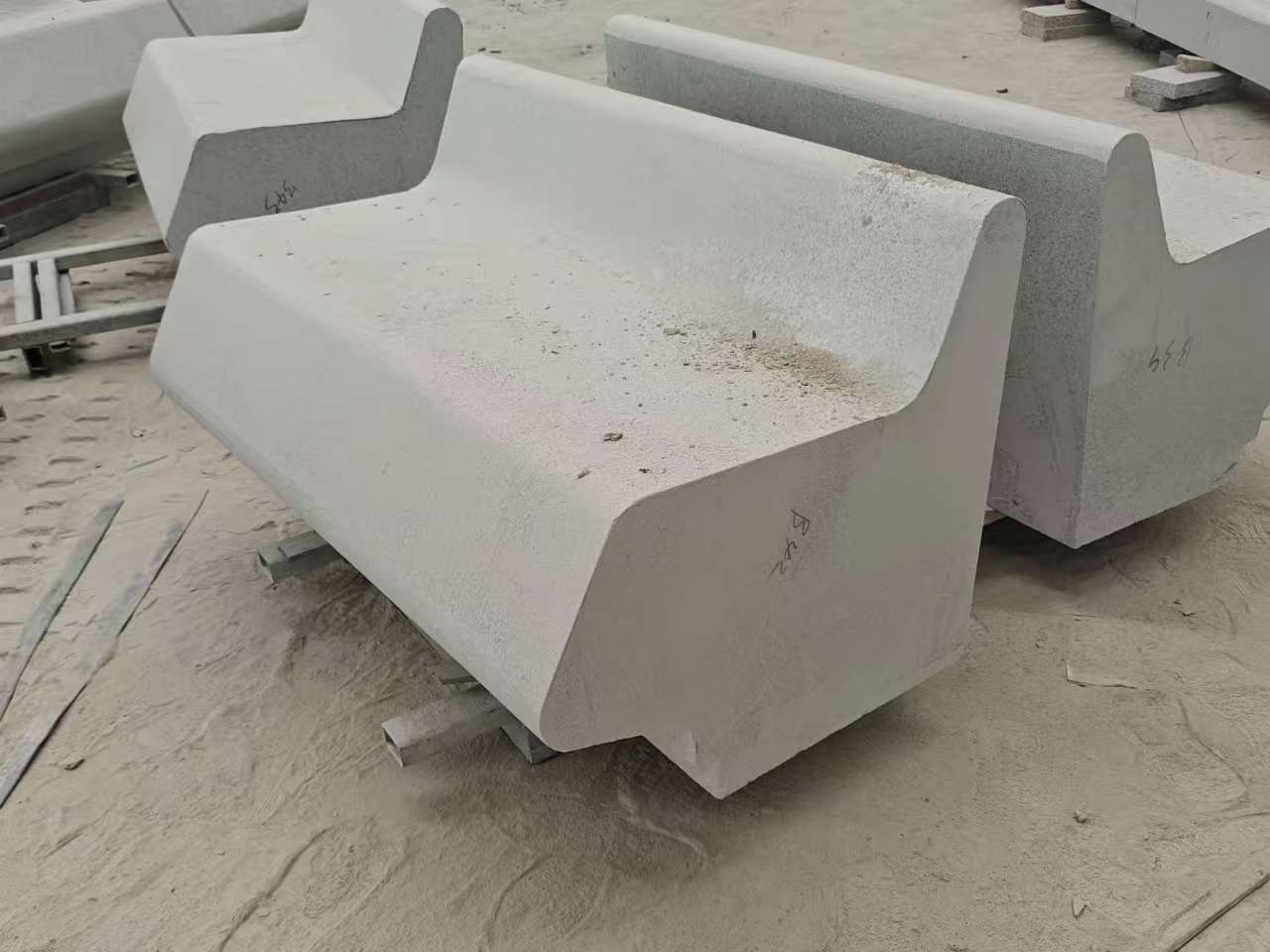 吴忠 芝麻白花岗岩异形坐凳，石凳