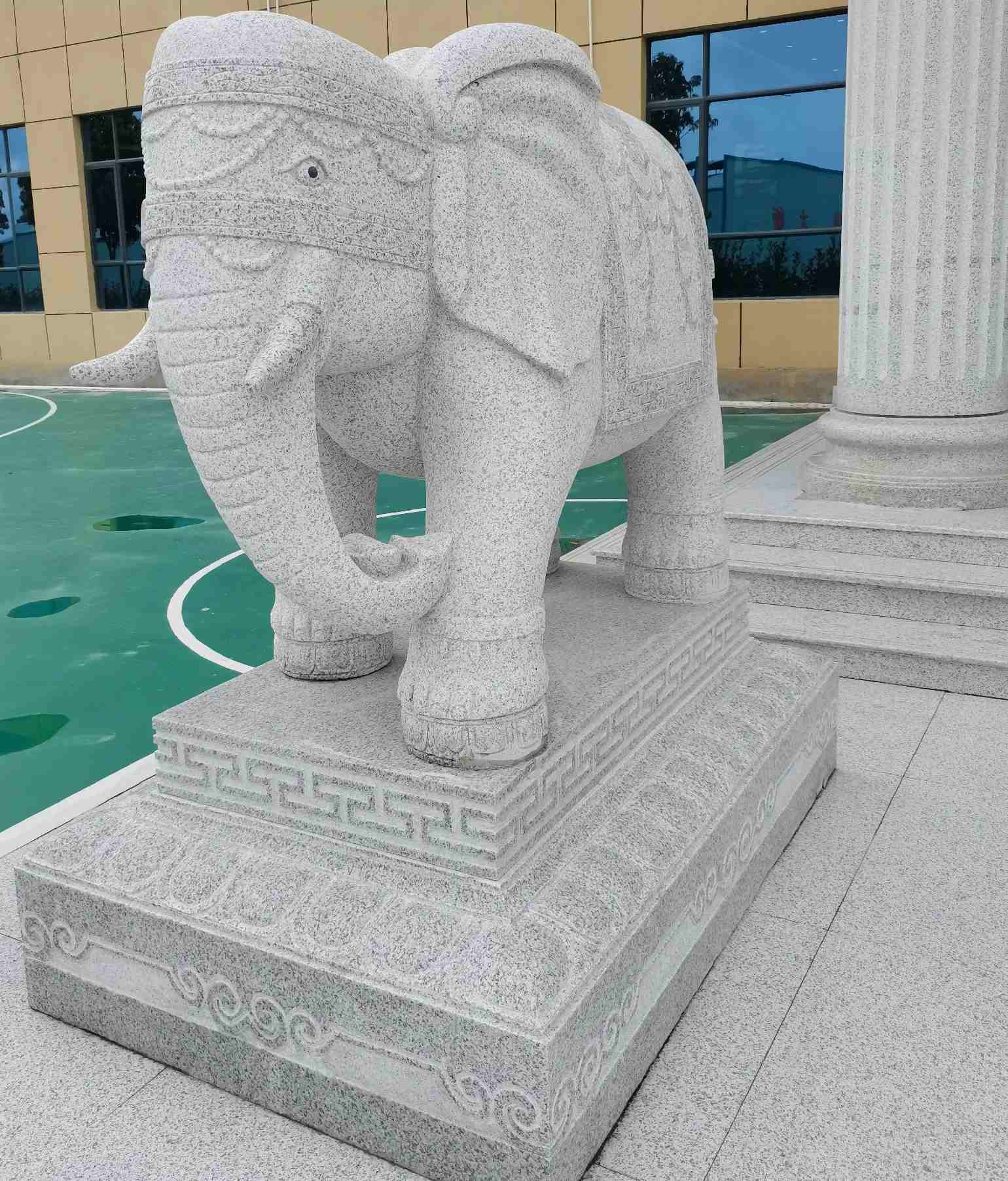 吴忠 白麻花岗岩动物异形石雕-大象