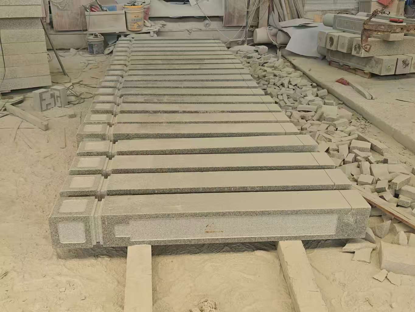 吴忠 芝麻白异形加工雕刻-栏杆大柱，方柱