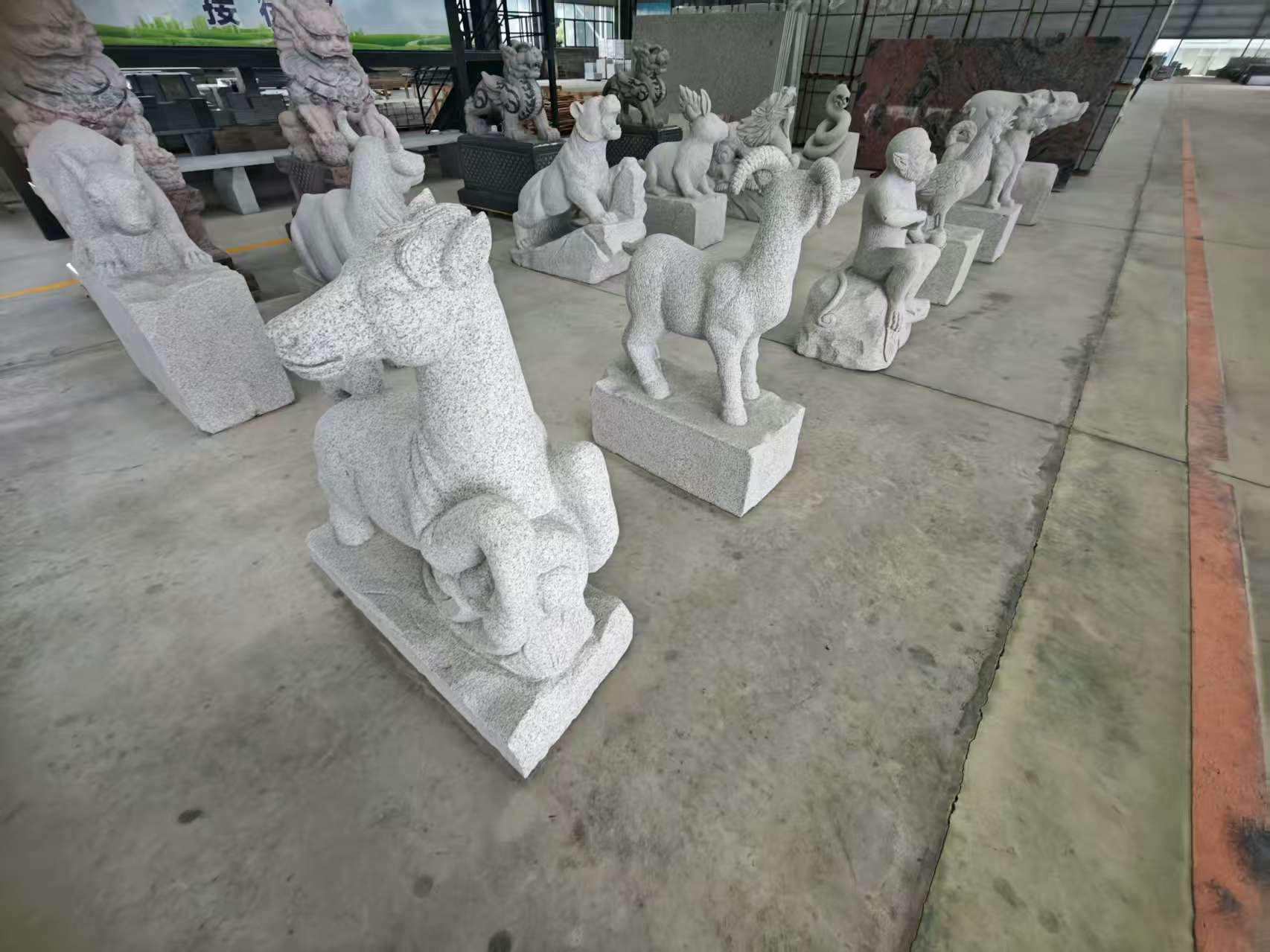 吴忠 芝麻白花岗岩造型立体雕刻——十二生肖